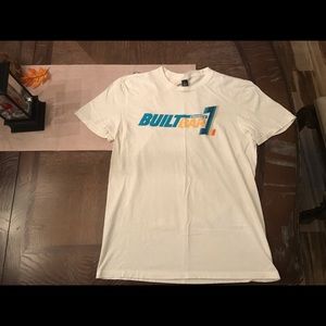 Chocolate built bar #1 concert T-shirt vintage